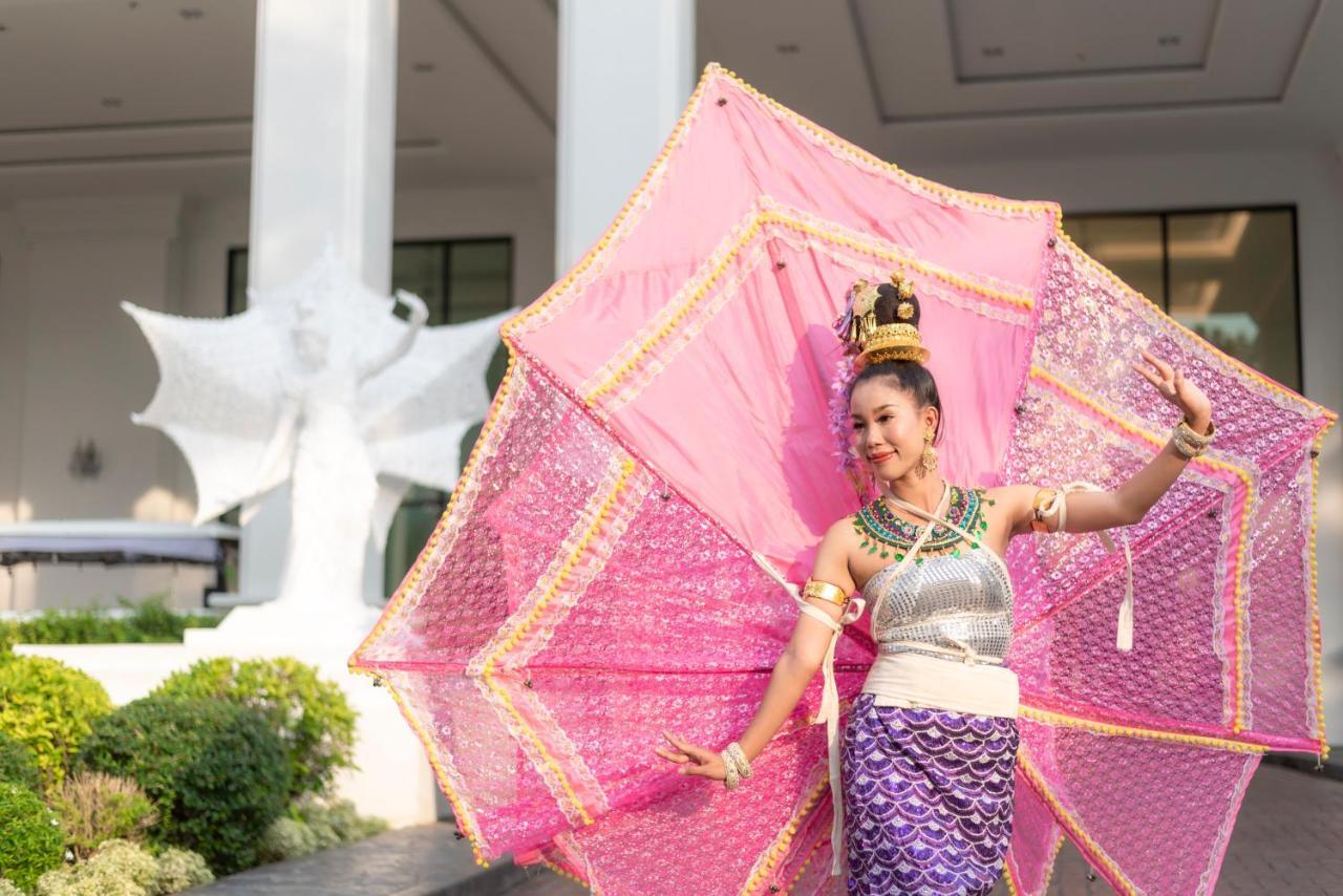 The Empress Premier Chiang Mai - Sha Extra Plus Экстерьер фото A dancer in traditional Thai attire