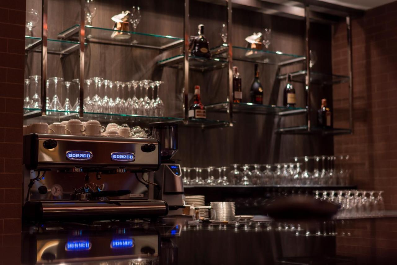The Empress Premier Chiang Mai - Sha Extra Plus Экстерьер фото A coffee machine in a coffee shop
