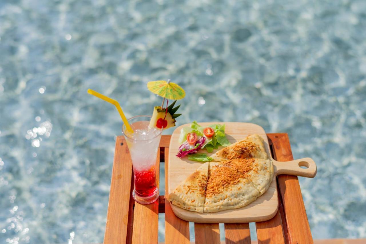The Empress Premier Chiang Mai - Sha Extra Plus Экстерьер фото A typical poolside snack