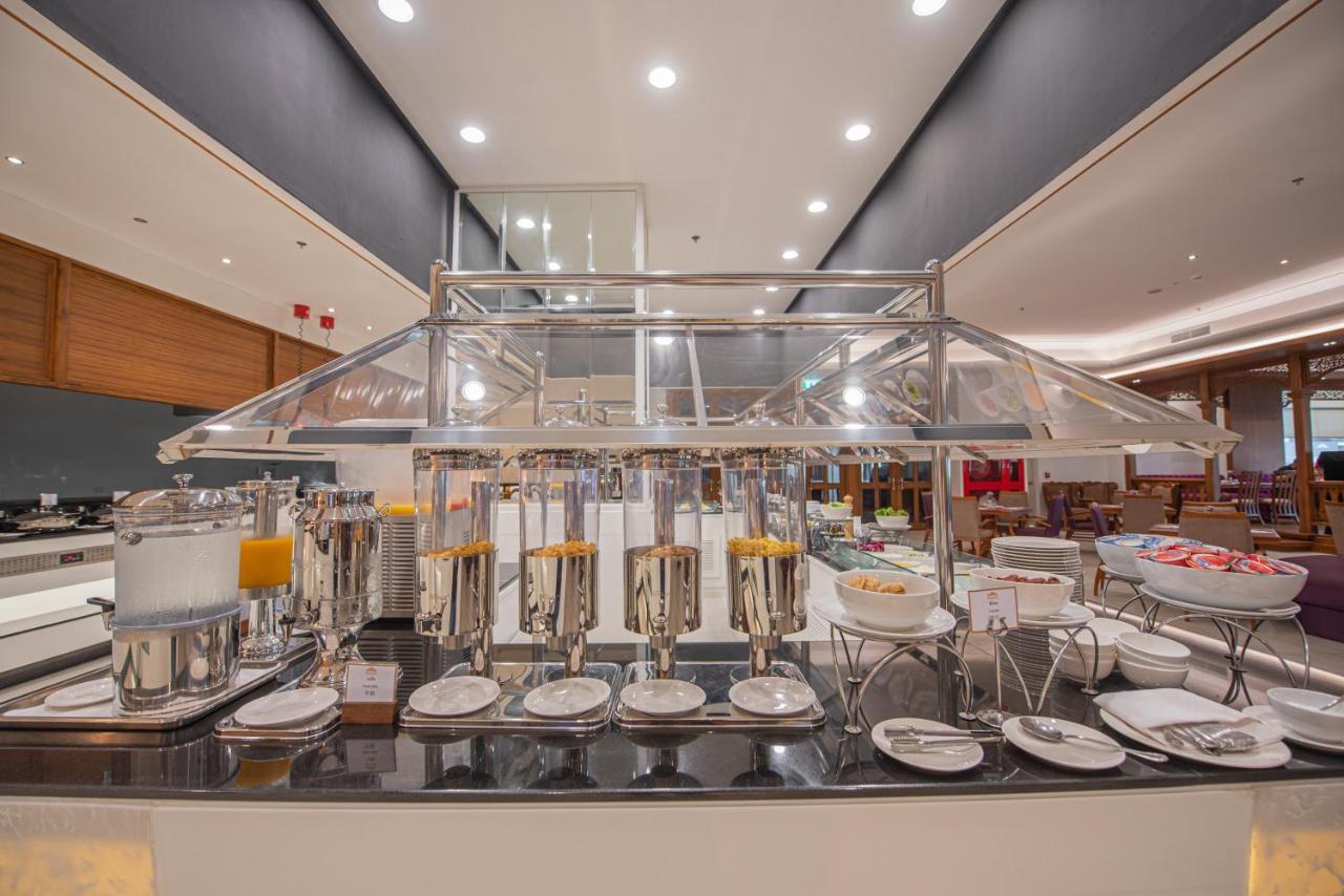 The Empress Premier Chiang Mai - Sha Extra Plus Экстерьер фото A buffet at a hotel