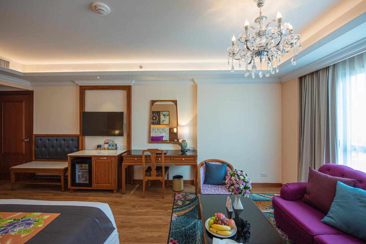 The Empress Premier Chiang Mai - Sha Extra Plus Экстерьер фото A suite at the hotel