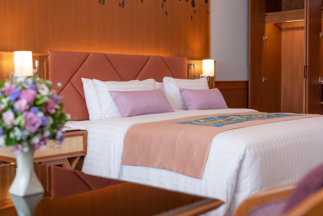 The Empress Premier Chiang Mai - Sha Extra Plus Экстерьер фото A bed in a hotel room